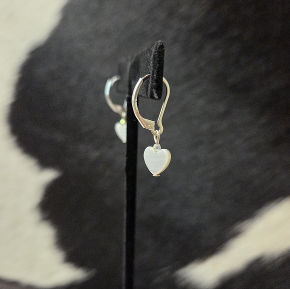 Elegant Heart-Shaped Silver Earrings - Picture 2 of 2